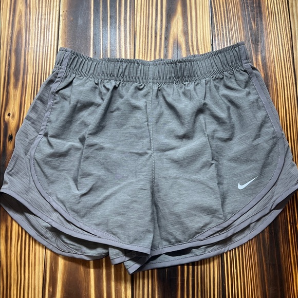 Nike Women's Gray Tempo running shorts - Picture 4 of 7